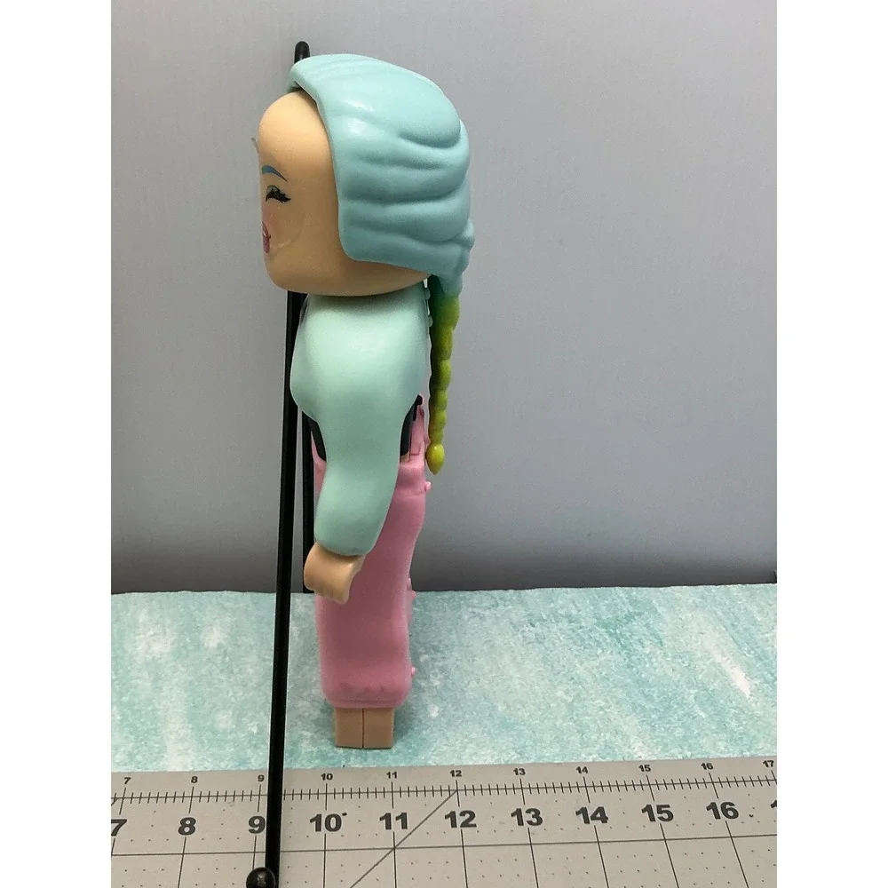 Roblox Celebrity Series Mystery Figure Pink Mint Green Winking Girl 7 Inch Toy